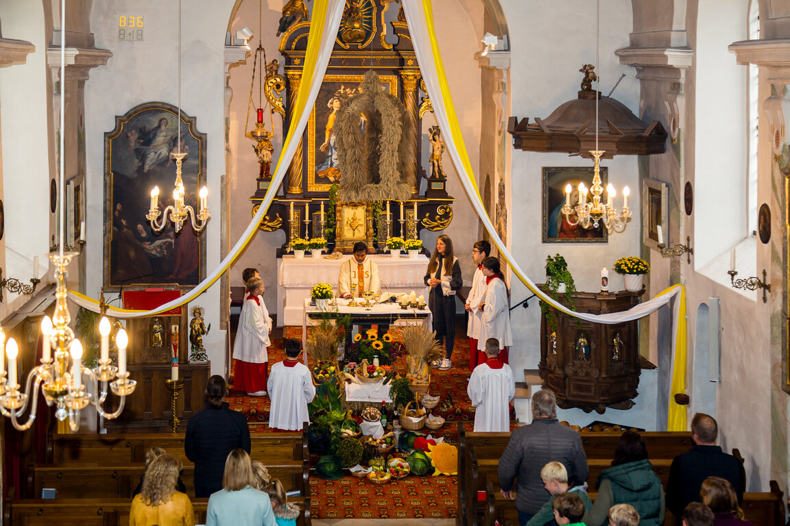 Image: _JA 24200 Erntedank in Hohenried, Kirche, Messe.jpg
